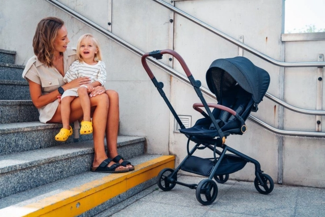 Sportieve kinderwagen MoMi ADELLE zwart goud 2023