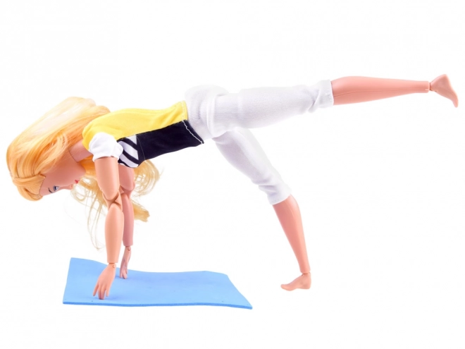 Poppen gymnast doet aan yoga en fitness