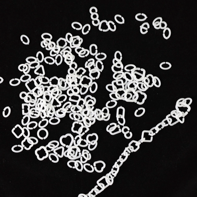 Gloeiende ketting met C-tjes en letters