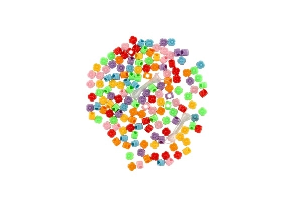 Kralen met koord plastic mix kleuren in plastic doosje 3,5x12,5cm