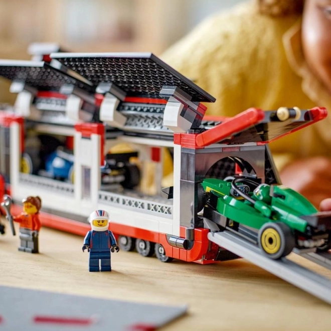 LEGO City F1-LKW mit Rennfahrzeugen