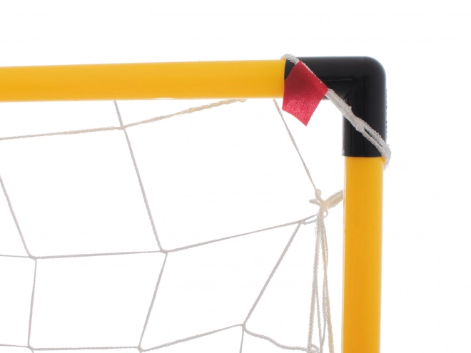 Trainingsdoel voor voetbal met geplande doelzeilen en bal