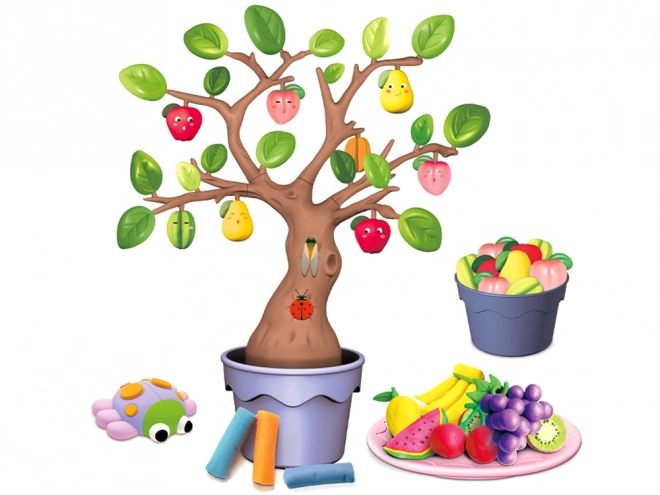 Kleurrijke kleiboom met fruit en insecten