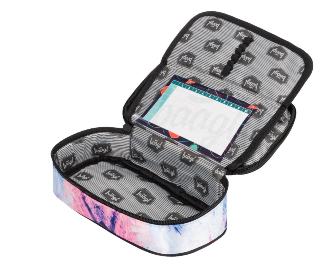 Clear organization thanks to the flip-out divider