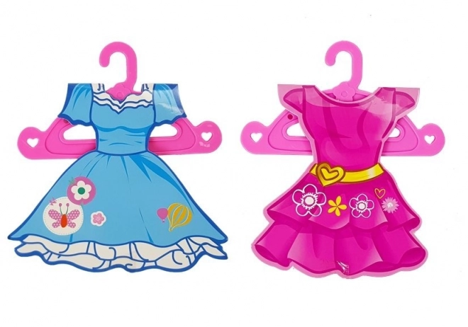 roze strijkset met strijkplank op kledinghangers