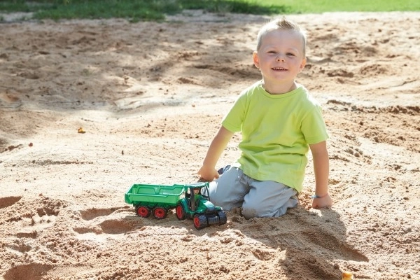 Auto Truckies tractor met aanhanger kunststof 32cm met figuur in doos 24m+