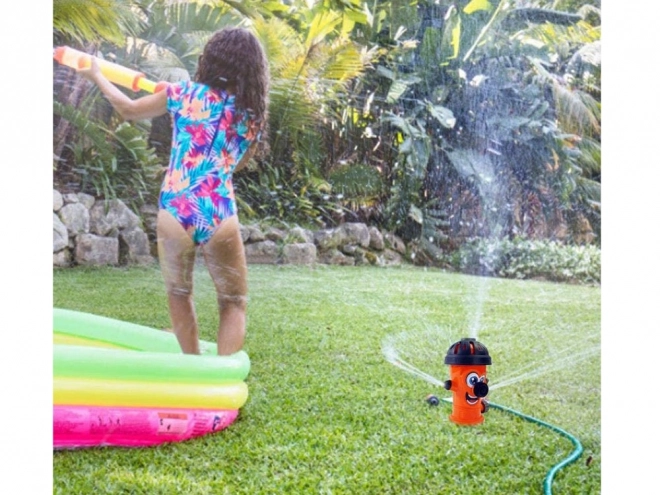 Tuinbrandkraan als speelgoed met sproeier