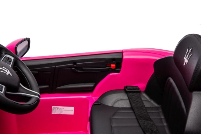 Accu auto Maserati Ghibli roze