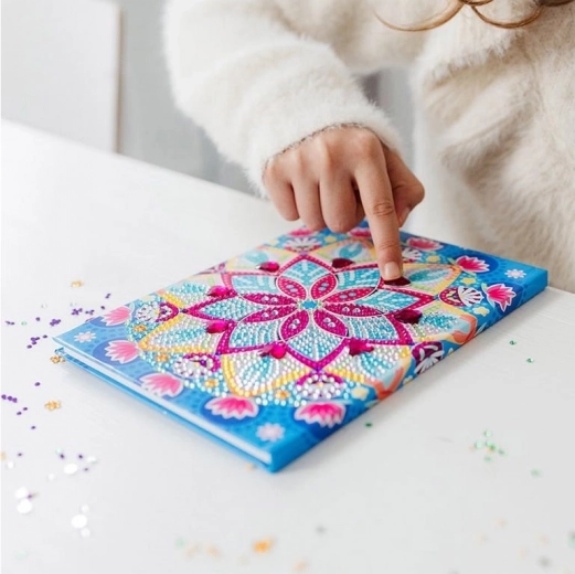 Stralende mandala op harde kaft