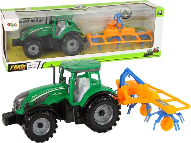 Tracteur vert avec andaineur à entraînement par friction