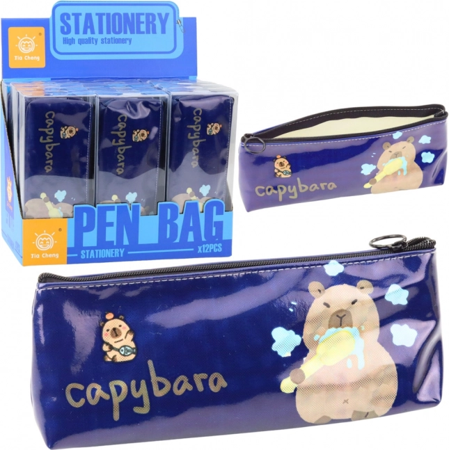 Granaatkleurige etui met capibara die haar tanden poetst