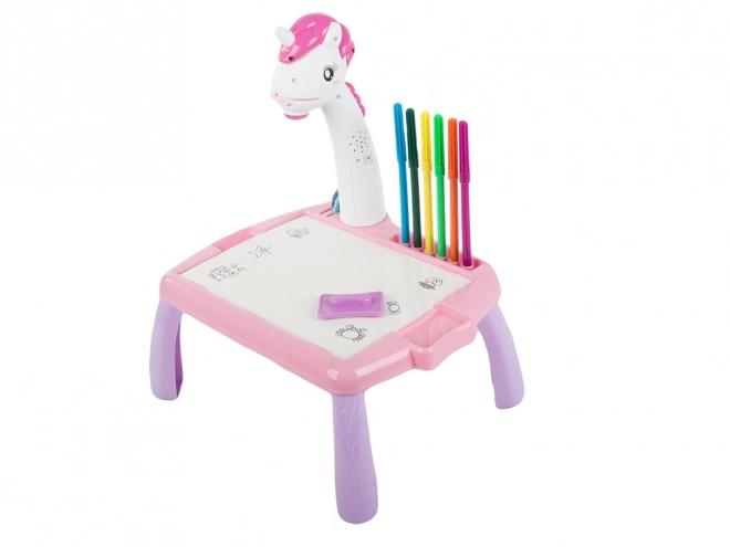 Educatieve kindertafel met projector en stiften