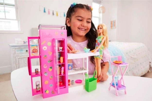 Barbie keuken met voorraadkast