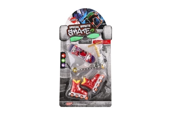 Ensemble skateboard, waveboard, patins, trottinette doigt en plastique mixte sur carte 16x30cm