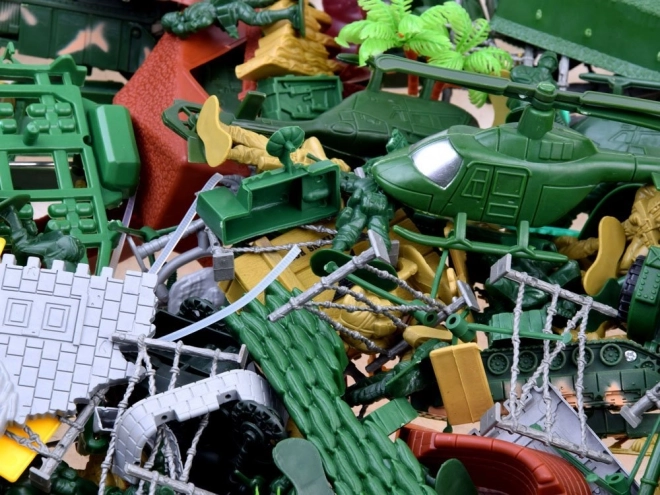 Großes Militärspielset mit Panzern und Soldaten