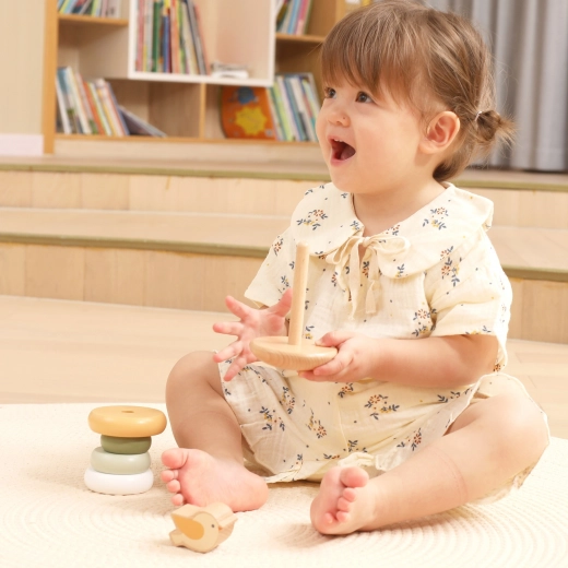 Fabrication en bois sûre pour les petites mains