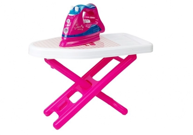roze strijkset met strijkplank op kledinghangers