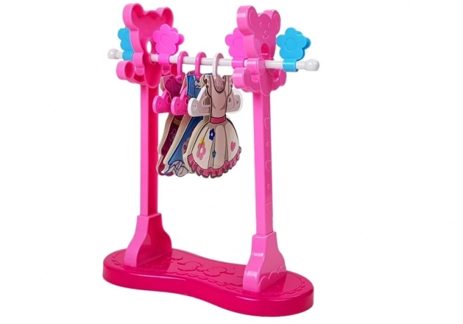 roze strijkset met strijkplank op kledinghangers