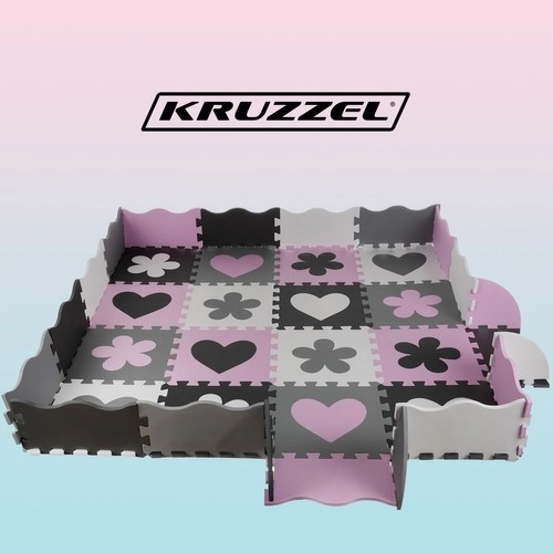 Contrasterende roze schuimpuzzel met hartjes en bloemetjes