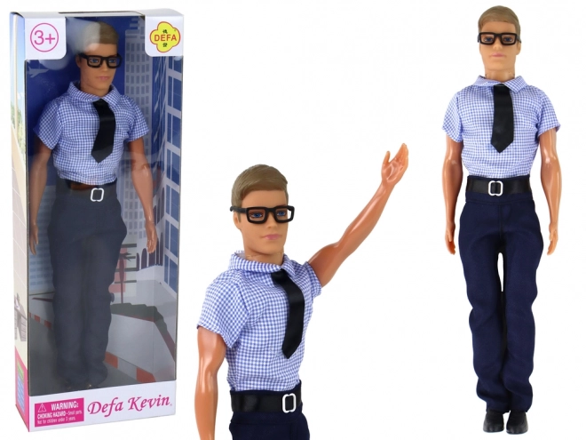 Pop Kevin in Elegante Kleding