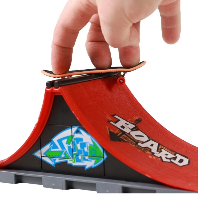 Skatepark - helling voor skateboard/fingerboard geschroefd