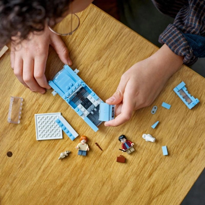 Encourages creative play