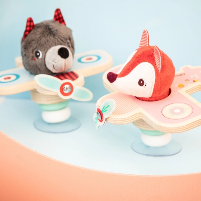 Lilliputiens wiegvliegtuig met piloot Wolf Ludvig