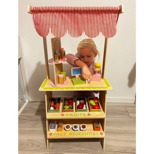 Houten kraam met accessoires voor kinderen