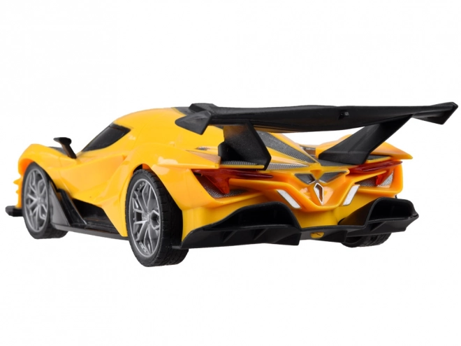 Raceauto met afstandsbediening en accessoires – Geel