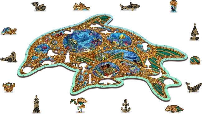Artistiek dolfijnmotief met maritieme “whimsy”-stukjes