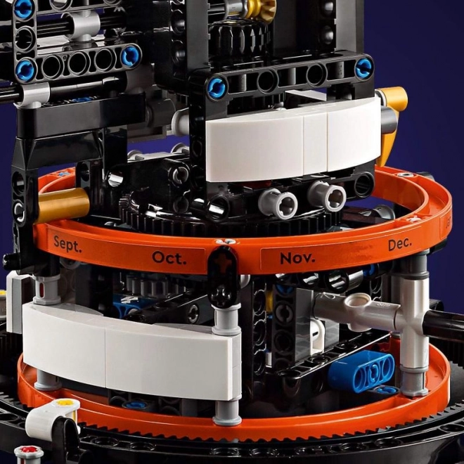 LEGO® Technic 42179 Planeet Aarde en Maan in Omloop