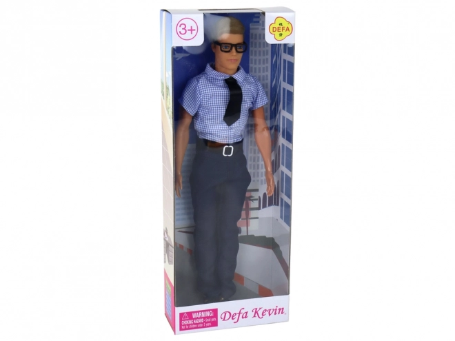 Pop Kevin in Elegante Kleding
