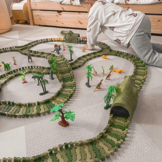 Piste de course de dinosaures avec petite voiture et figurines