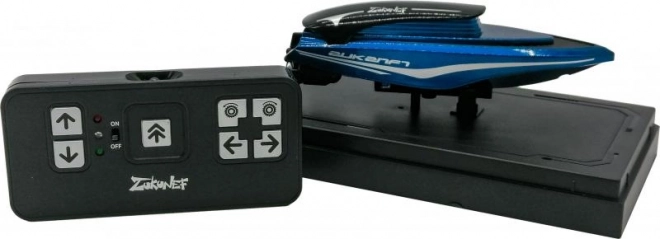 Moderne blauwe RC-boot