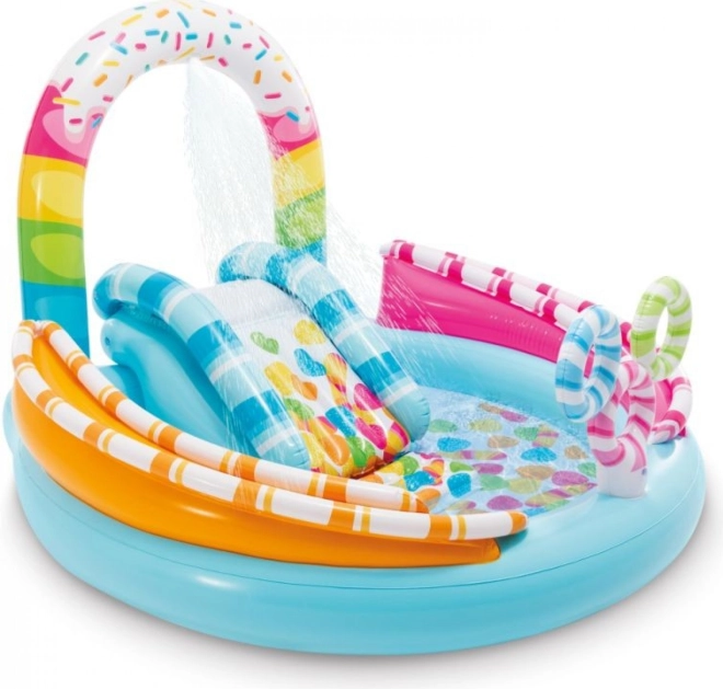 Toboggan aquatique et douche pour un maximum de plaisir