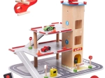Houten parkeergarage met verdiepingen
