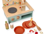 Kleine Holzküche mit Zubehör