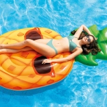 Matelas gonflable en forme d’ananas