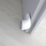 Witte kinderveiligheidsbescherming tegen klemmen van deuren