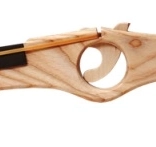 Houten geweer – grote natuurlijke speelgoedflobert voor kleine cowboys